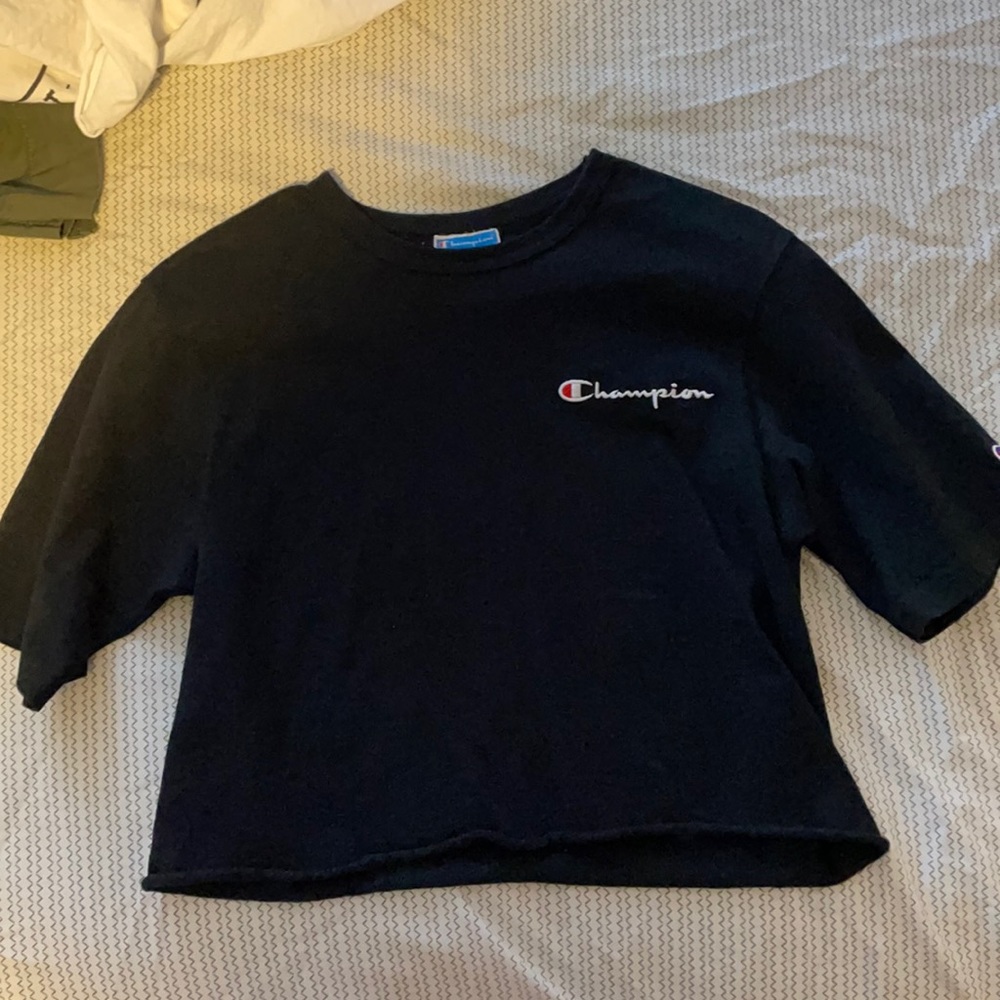 Black cropped champion tee shirt